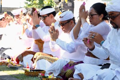 Pemkot Denpasar Ngaturang Bhakti Pujawali di Pura Pengubengan Besakih