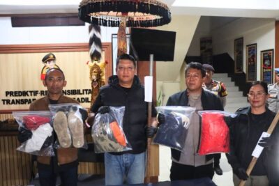 Polisi Tetapkan 5 Tersangka Pengeroyokan Pencuri Ayam di Tabanan Polisi lakukan ekshumasi jasad korban pengeroyokan di Baturiti