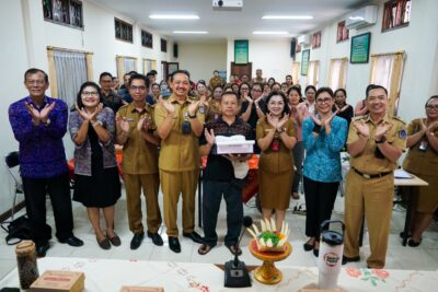Ketua Dekranasda Badung Serahkan Bantuan Alat Pengemasan Kepada Pelaku IKM