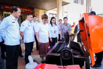 Pemkab Badung Terima Bantuan Dua Unit Mesin Pencacah Sampah Organik