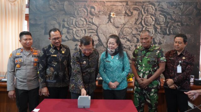 23_luncurkan-inovasi-sakti-dan-emaak-pkk-bupati-sutjidra-optimisi-perkuat-akurasi-adminduk_2026-07-07-14-15-44 Luncurkan Inovasi 'SAKTI' dan 'EMAAK PKK', Bupati Sutjidra Optimisi Perkuat Akurasi Adminduk