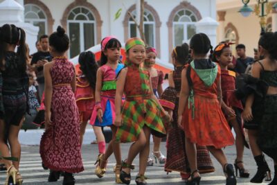 Bupati Sutjidra Apresiasi Gelaran Street Fashion: "Kreativitas Anak Muda Hidupkan Titik Nol Kota Singaraja"