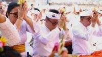 Wali Kota Jaya Negara Ngaturang Bhakti Penyineban di Pura Luhur Uluwatu