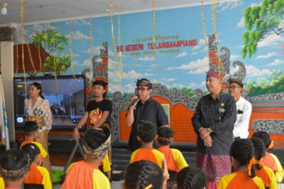 Siswa SD di Denpasar Dikenalkan Muatan Lokal Mesolah dan Megending