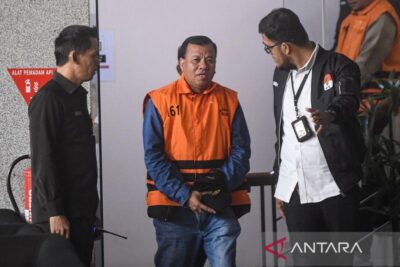 KPK geledah sejumlah lokasi terkait kasus suap Bupati Kuansing