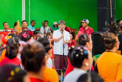 Bupati Adi Arnawa Buka Lomba Senam Porsenides Tibubeneng