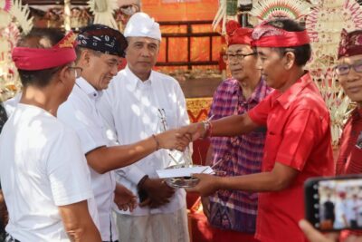 Jaga Adat, Rawat Tradisi: Wabup Supriatna Mupasaksi Karya di Desa Sawan