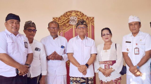 Bupati Sutjidra Hadiri Rsi Yadnya Padiksaan Madwijati di Giri Emas