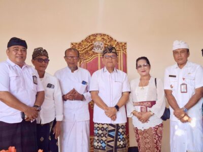 Bupati Sutjidra Hadiri Rsi Yadnya Padiksaan Madwijati di Giri Emas