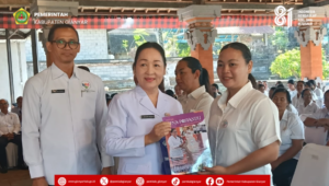 TP Posyandu Provinsi Bali “Membina dan Berbagi” di Gianyar, Salurkan Bantuan untuk Kader