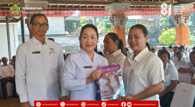 TP Posyandu Provinsi Bali “Membina dan Berbagi” di Gianyar, Salurkan Bantuan untuk Kader