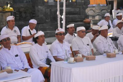 Hadiri Pujawali Jelih di Pura Panti Pasek Gaduh, Wali Kota Jaya Negara Ajak Masyarakat Perkuat Srada Bhakti