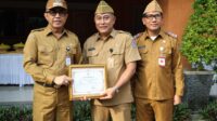 Apel Disipil Pegawai, Wali Kota Jaya Negara Berikan Penghargaan ASN Purna Bakti
