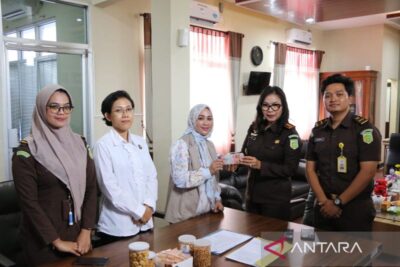 Istri mantan Bupati Dompu kembalikan kerugian negara kasus PKK