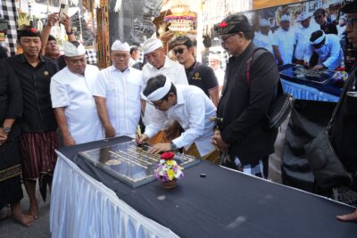 Tandatangani Prasasti Karya di Bualu, Adi Arnawa Sebut Budaya Garda Pariwisata Bali