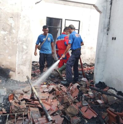 Enam Kebakaran Terjadi dalam Sehari, Damkar Buleleng Bergerak Cepat Cegah Api Meluas