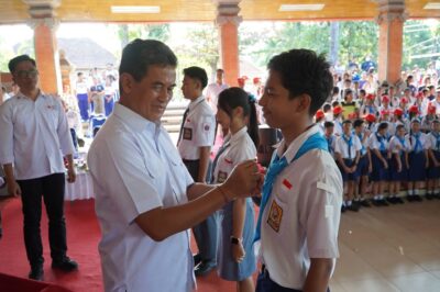 HUT ke-81 PMI: Wakil Bupati Buleleng Lantik Anggota PMR, Wujudkan Generasi Tangguh yang Peduli dan Bergerak