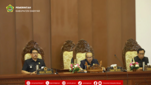 Wabup Agung Mayun, Hadiri Rapat Paripurna PU Fraksi-Fraksi DPRD Gianyar