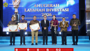 Gianyar Raih Peringkat Terbaik III Nasional Anugerah Layanan Investasi 2026