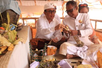 Wali Kota Jaya Negara Hadiri Prosesi Ngajum Karya Desa Adat Serangan
