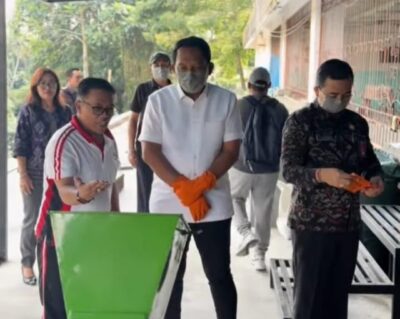 Panen Kompos Hasil Pengolahan Sampah Organik di Sekretariat DPRD Badung