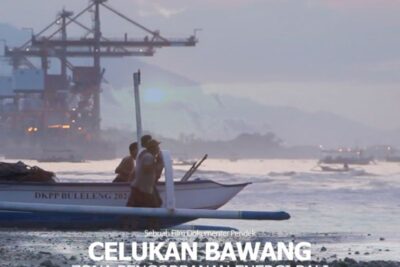 Denpasar, 10/10 (ANTARA) - Film dokumenter "Celukan Bawang" mengangkat kehidupan masyarakat pesisir di Bali Utara yang berada di tengah pembangunan infrastruktur energi. Disutradarai Rai Astrawan, film berdurasi 25 menit ini menyoroti hubungan warga dengan laut, perubahan sosial-ekologis, serta posisi Celukan Bawang dalam pemenuhan kebutuhan energi Bali. Ditemui dalam peluncuran dan diskusi film tersebut di Denpasar, Sabtu, Rai mengatakan film tersebut berangkat dari kegelisahannya terhadap minimnya perhatian terhadap Celukan Bawang, meskipun wilayah itu memiliki peran penting dalam memenuhi kebutuhan energi masyarakat Bali. “Secara garis besar, Celukan Bawang merupakan sebuah desa kecil nelayan yang selama ini tidak cukup diangkat, tetapi pada kenyataannya desa ini punya peran vital dalam produksi energi yang dikonsumsi oleh Bali itu sendiri,” ujarnya. Celukan Bawang merupakan desa pesisir yang terletak di Kecamatan Gerokgak, Kabupaten Buleleng, Bali. Selama ini, kehidupan masyarakatnya lekat dengan laut, terutama melalui profesi nelayan yang menggantungkan perekonomian pada hasil tangkapan. Namun, dalam beberapa tahun terakhir, desa tersebut juga berkembang menjadi salah satu kawasan penting bagi pembangkitan energi di Bali melalui keberadaan Pembangkit Listrik Tenaga Uap (PLTU) Celukan Bawang I. Melalui film ini, Rai ingin menunjukkan Celukan Bawang tidak semata-mata merupakan kampung nelayan, tetapi juga ruang hidup yang berkontribusi terhadap pemenuhan kebutuhan energi di wilayah lain, termasuk kawasan yang menopang aktivitas ekonomi dan pariwisata Bali. Ia juga menempatkan Celukan Bawang sebagai ruang sekaligus subjek dalam film. Pendekatan tersebut bertujuan menghadirkan desa dan kehidupan masyarakatnya sebagai bagian utama cerita, bukan sekadar latar dari pembangunan infrastruktur energi. Gagasan pembuatan film ini berangkat dari interaksi Rai dengan masyarakat setempat. Ia mengaku telah cukup lama menulis, memproduksi video, berinteraksi dengan warga dan nelayan, serta mengikuti berbagai kegiatan di Celukan Bawang. Pengalaman tersebut mendorongnya untuk mengangkat narasi yang dinilai belum banyak mendapat perhatian publik, khususnya hubungan antara kehidupan masyarakat pesisir dan konsumsi energi Bali. Menurut Rai, masyarakat perlu melihat keterkaitan tersebut agar tidak memandang Celukan Bawang hanya sebagai wilayah penghasil energi, melainkan juga sebagai ruang hidup dengan persoalan sosial dan ekologis yang perlu diperhatikan. Dalam sinopsisnya, film Celukan Bawang turut menyoroti rencana pengembangan energi di kawasan tersebut melalui pemanfaatan gas alam cair atau liquefied natural gas (LNG), yang dikaitkan dengan ambisi mewujudkan kemandirian energi Bali. Film ini menggambarkan bagaimana kebutuhan energi menjadi elemen penting dalam pembangunan industri dan pariwisata Bali. Namun, di sisi lain, pengembangan sumber energi juga berpotensi menimbulkan persoalan bagi masyarakat yang tinggal di wilayah sasaran pembangunan. Dokumenter tersebut mempertanyakan posisi Celukan Bawang dalam agenda pembangunan energi, terutama ketika kebutuhan untuk memenuhi konsumsi energi berhadapan dengan keberlangsungan ruang hidup masyarakat pesisir. Sinopsis film juga menyoroti persoalan transparansi komunikasi mengenai kebijakan pengembangan energi berbasis LNG kepada warga. Persoalan ini menjadi bagian dari kegelisahan yang hendak disampaikan melalui film. Dengan demikian, film tersebut tidak hanya berbicara tentang energi, tetapi juga mengenai bagaimana kebijakan pembangunan dirumuskan, dikomunikasikan, dan berdampak terhadap masyarakat yang tinggal di sekitar kawasan pengembangan. Rai berharap film dokumenter tersebut dapat menjadi media untuk meningkatkan kesadaran masyarakat terhadap berbagai persoalan publik, termasuk kebijakan pembangunan dan energi. Ia ingin penonton tidak hanya menerima pembangunan sebagai proses untuk memenuhi kebutuhan energi, tetapi juga bersikap kritis terhadap dampak dan konsekuensinya bagi kehidupan warga. Dalam proses produksi, salah satu tantangan yang dihadapi adalah belum terwujudnya pembangunan yang menjadi bagian dari isu yang diangkat. Kondisi tersebut membuat tim produksi harus mencari cara untuk membangun visual mengenai sesuatu yang belum tersedia secara nyata. “Karena belum terjadi proses pembangunan (pembangkitnya), sehingga kita perlu mengimajinasikan itu. Itu sih tantangannya, karena barangnya belum ada. Jadi kita harus mencari cara bagaimana menyusun visualnya,” kata Rai. Meski menghadapi tantangan tersebut, ia menyebut tanggapan masyarakat terhadap film ini sangat baik dan suportif. Melalui Celukan Bawang: Zona Pengorbanan Energi Bali, Rai berupaya menghadirkan potret kehidupan masyarakat pesisir yang berada di persimpangan antara kebutuhan energi, agenda pembangunan, dan keberlanjutan lingkungan. Film berdurasi 25 menit ini diharapkan dapat membuka ruang diskusi yang lebih luas mengenai hubungan antara konsumsi energi dan wilayah yang menjadi sumber pemenuhannya, sekaligus mendorong perhatian terhadap masyarakat yang terdampak oleh arah pembangunan tersebut.