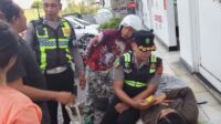 Polres Jembrana evakuasi warga yang kejang saat antre mengisi BBM