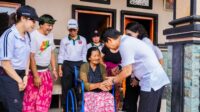 1793353326 Bupati Dan Ketua K3S Badung Serahkan Bantuan Kursi Roda dan Sembako di Kecamatan Petang