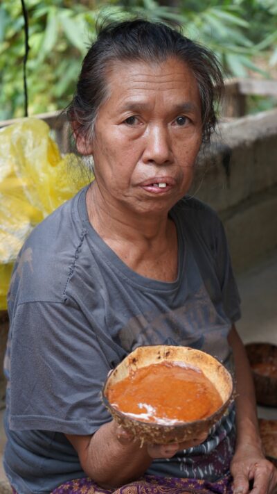 Petani Enau Desa Silangjana Olah Nira Jadi Tuak Manis, Gula Aren dan Gula Semut