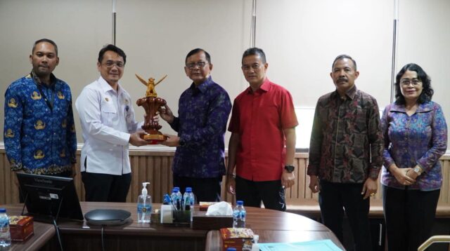 Bupati dan Wabup Buleleng Perjuangkan Bantuan Perlengkapan Jalan Kemenhub untuk Kabupaten Buleleng
