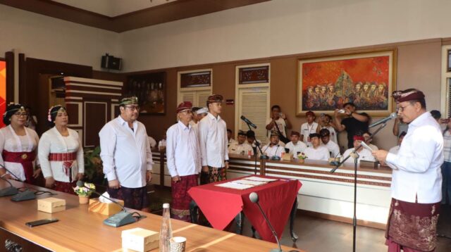 Pengambilan Sumpah 7 ASN Baru di Buleleng