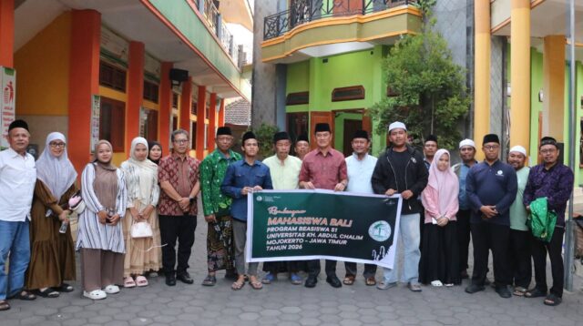 Dapat Beasiswa PP Pergunu, Wabup Supriatna Lepas Calon Mahasiswa Asal Buleleng