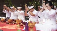 Tumpek Wayang, Jajaran Pemkab Buleleng Panjatkan Doa untuk Keselamatan dan Kelancaran Tugas