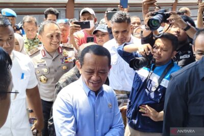 Menko Bahlil bantah ada pemangkasan kuota BBM di Bali