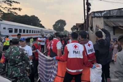 Polisi evakuasi perempuan tewas tertemper kereta pengumpan Whoosh