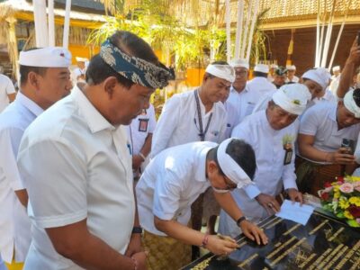 Ketua DPRD Badung Hadiri dan Ngupasaksi Upacara Melaspas di Pura Dalem Kahyangan Tuban