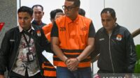 OTT-Kasus-Dugaan-Korupsi-Di-Pemkab-Klaten-161026-fzn-4_1 KPK tetapkan Bupati Klaten dan Kalan BPK Jateng sebagai tersangka