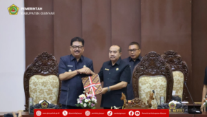 Wabup Agung Mayun Sampaikan Enam Ranperda dan Nota Keuangan RAPBD Gianyar 2027