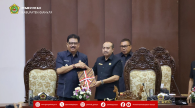 Wabup Agung Mayun Sampaikan Enam Ranperda dan Nota Keuangan RAPBD Gianyar 2027