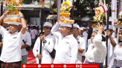 Pemkab Gianyar Gelar Mendak Ida Bhatara Padmasana