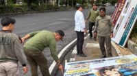 Satpol PP Denpasar Tertibkan 144 Baliho, Pamflet, Banner dan Spanduk di Fasilitas Umum